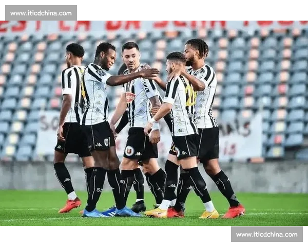 兰斯主场迎战昂热 法甲保级关键战悬念丛生看点十足引爆球迷热情高