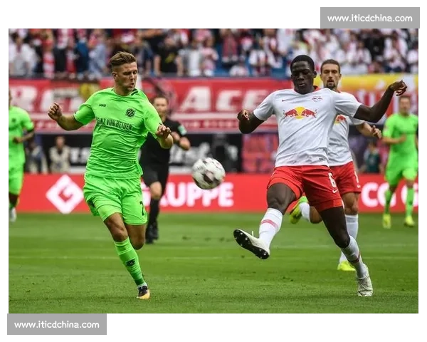 沙尔克04迎战拜仁慕尼黑德甲焦点之战引爆全场球迷热血沸腾